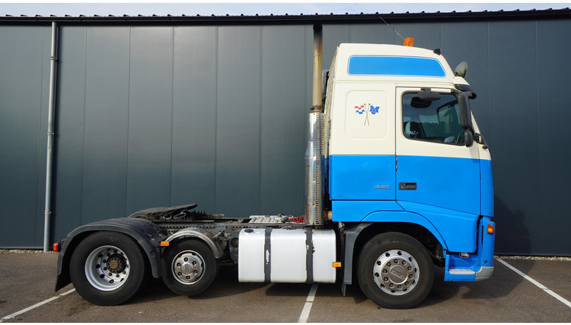 Volvo FH 440 6X2 GLOBETROTTER EURO 3 - Sadulveok: pilt 2 Volvo FH 440 6X2 GLOBETROTTER EURO 3 - Sadulveok: pilt 2