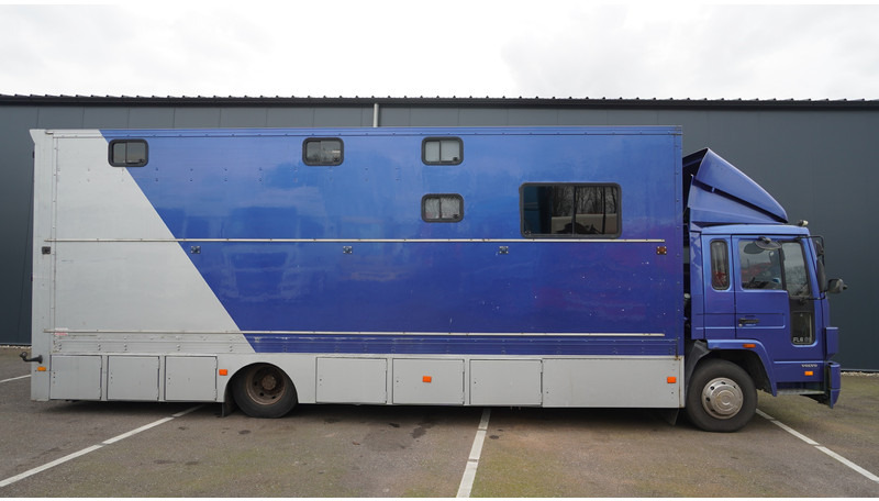 Volvo FL 6-9 HORSE TRANSPORT 341.000KM MANUAL GEARBOX - Hobuseauto: pilt 2 Volvo FL 6-9 HORSE TRANSPORT 341.000KM MANUAL GEARBOX - Hobuseauto: pilt 2