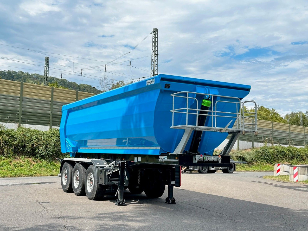 EuromixMTP Halbschalen Auflieger 27m³ HARDOX - Kallur-poolhaagis: pilt 5 EuromixMTP Halbschalen Auflieger 27m³ HARDOX - Kallur-poolhaagis: pilt 5