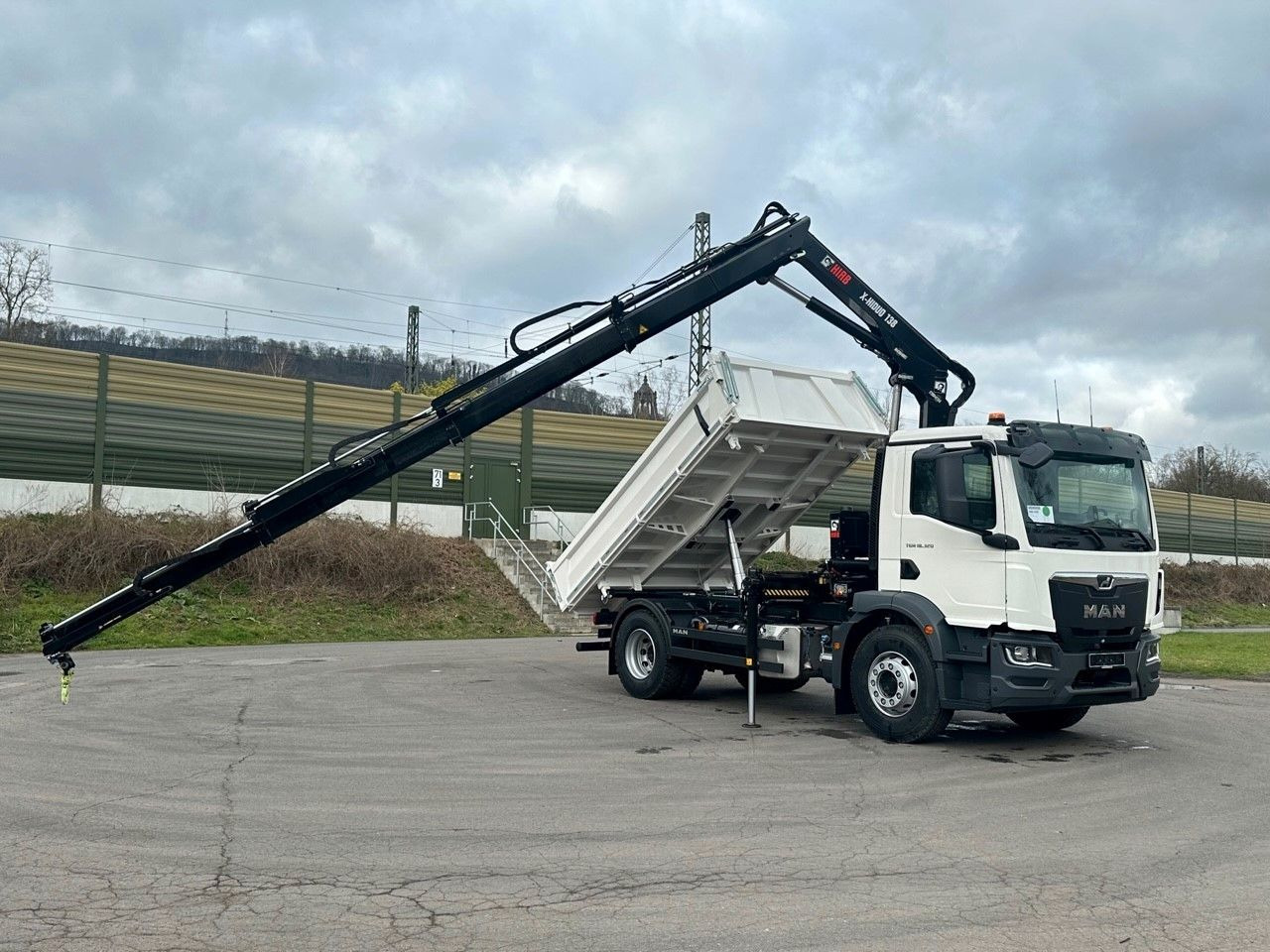 MAN TGM 18.320 4x2 Euro6e Hiab X-HiDuo 138DS-3 - Kallurauto, Kraanaga veoauto: pilt 2 MAN TGM 18.320 4x2 Euro6e Hiab X-HiDuo 138DS-3 - Kallurauto, Kraanaga veoauto: pilt 2