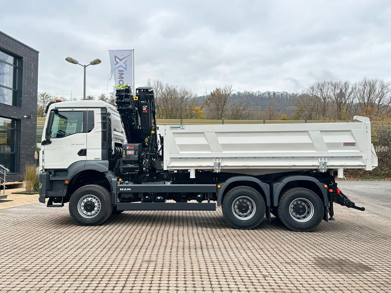 MAN TGS 33.440 6x6 /3-Seiten- Kipper / Kran HIAB 302 - Kallurauto, Kraanaga veoauto: pilt 2 MAN TGS 33.440 6x6 /3-Seiten- Kipper / Kran HIAB 302 - Kallurauto, Kraanaga veoauto: pilt 2