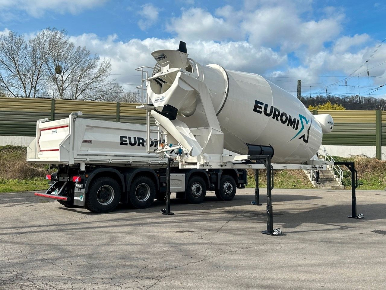 MAN TGS 41.440 8x4 WECHSELSYSTEM KIPPER+MISCHER - Kallurauto: pilt 4 MAN TGS 41.440 8x4 WECHSELSYSTEM KIPPER+MISCHER - Kallurauto: pilt 4