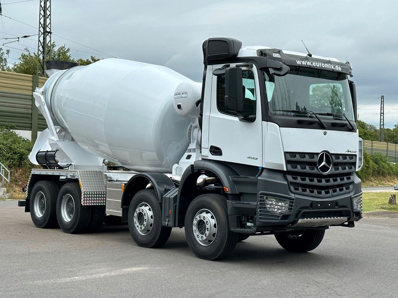 Mercedes-Benz AROCS 5 4142 B 8X4 Euro 3 EuromixMTP EM 10 - Autobetoonisegisti: pilt 1 Mercedes-Benz AROCS 5 4142 B 8X4 Euro 3 EuromixMTP EM 10 - Autobetoonisegisti: pilt 1