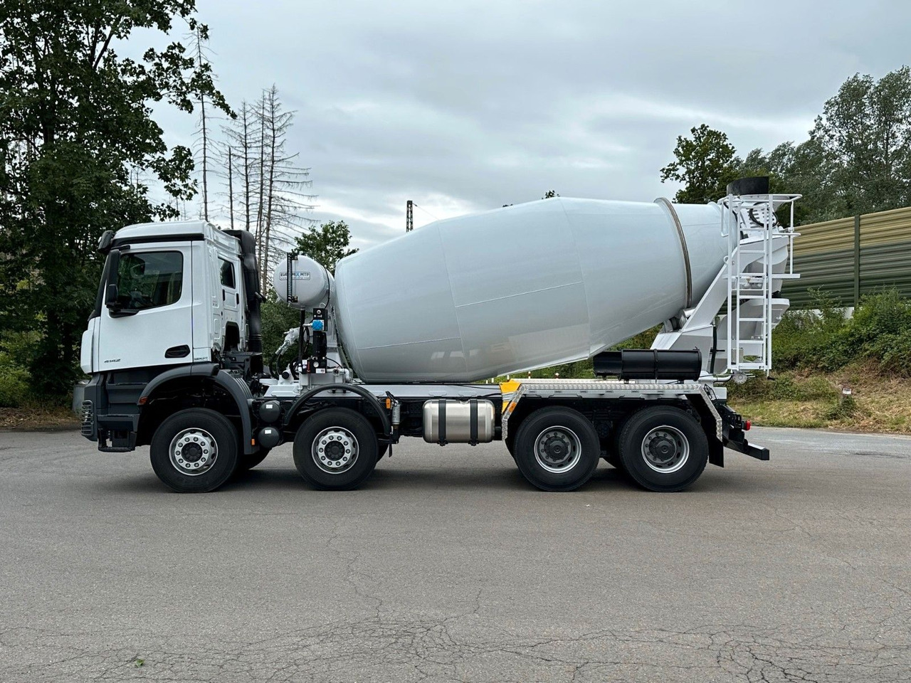 Mercedes-Benz AROCS 5 4142 B 8X4 Euro 3 EuromixMTP EM 10 - Autobetoonisegisti: pilt 5 Mercedes-Benz AROCS 5 4142 B 8X4 Euro 3 EuromixMTP EM 10 - Autobetoonisegisti: pilt 5
