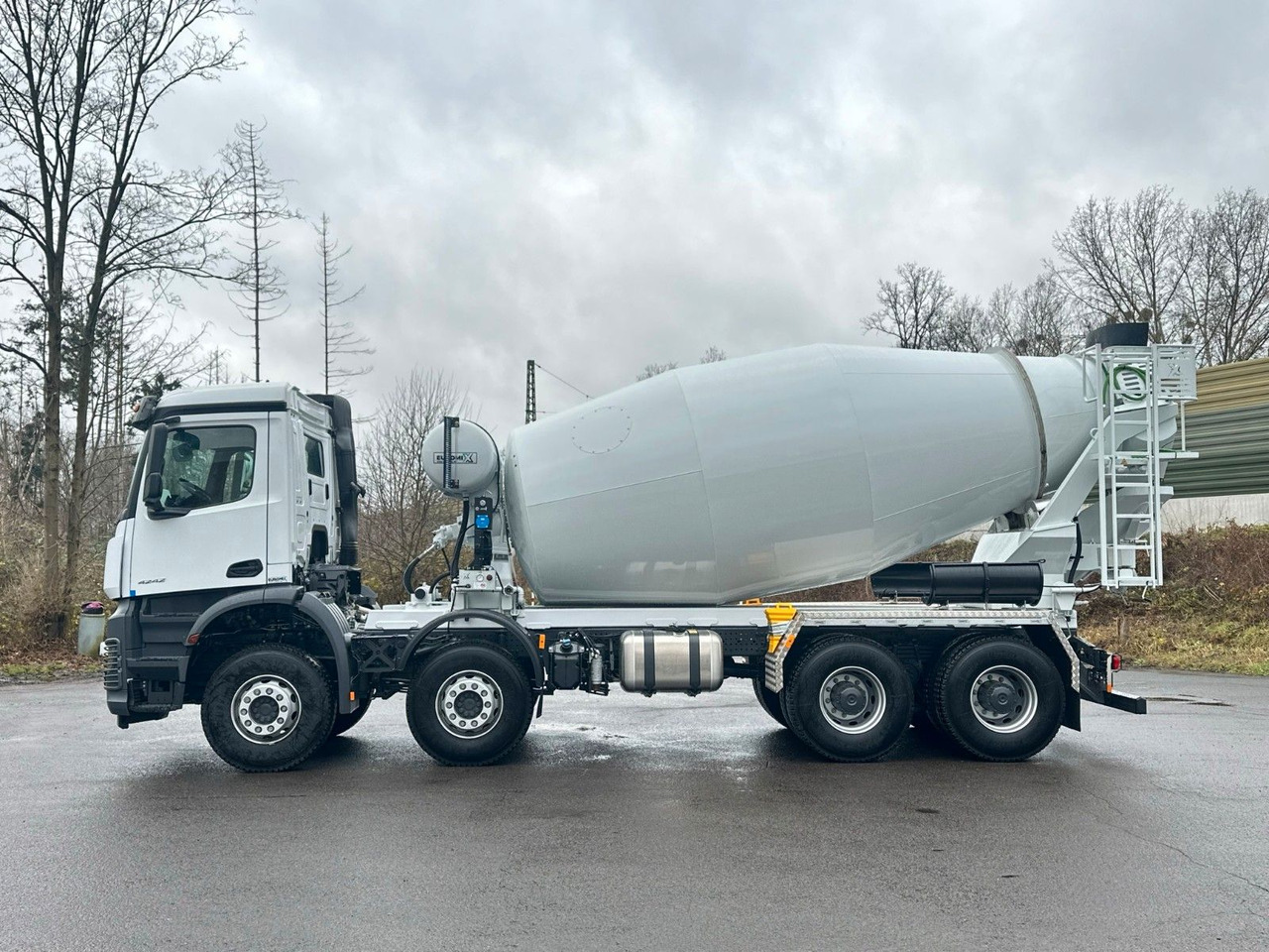 Mercedes-Benz AROCS 5 4242 8x4 Euro5 EuromixMTP EM 12m R - Autobetoonisegisti: pilt 4 Mercedes-Benz AROCS 5 4242 8x4 Euro5 EuromixMTP EM 12m R - Autobetoonisegisti: pilt 4