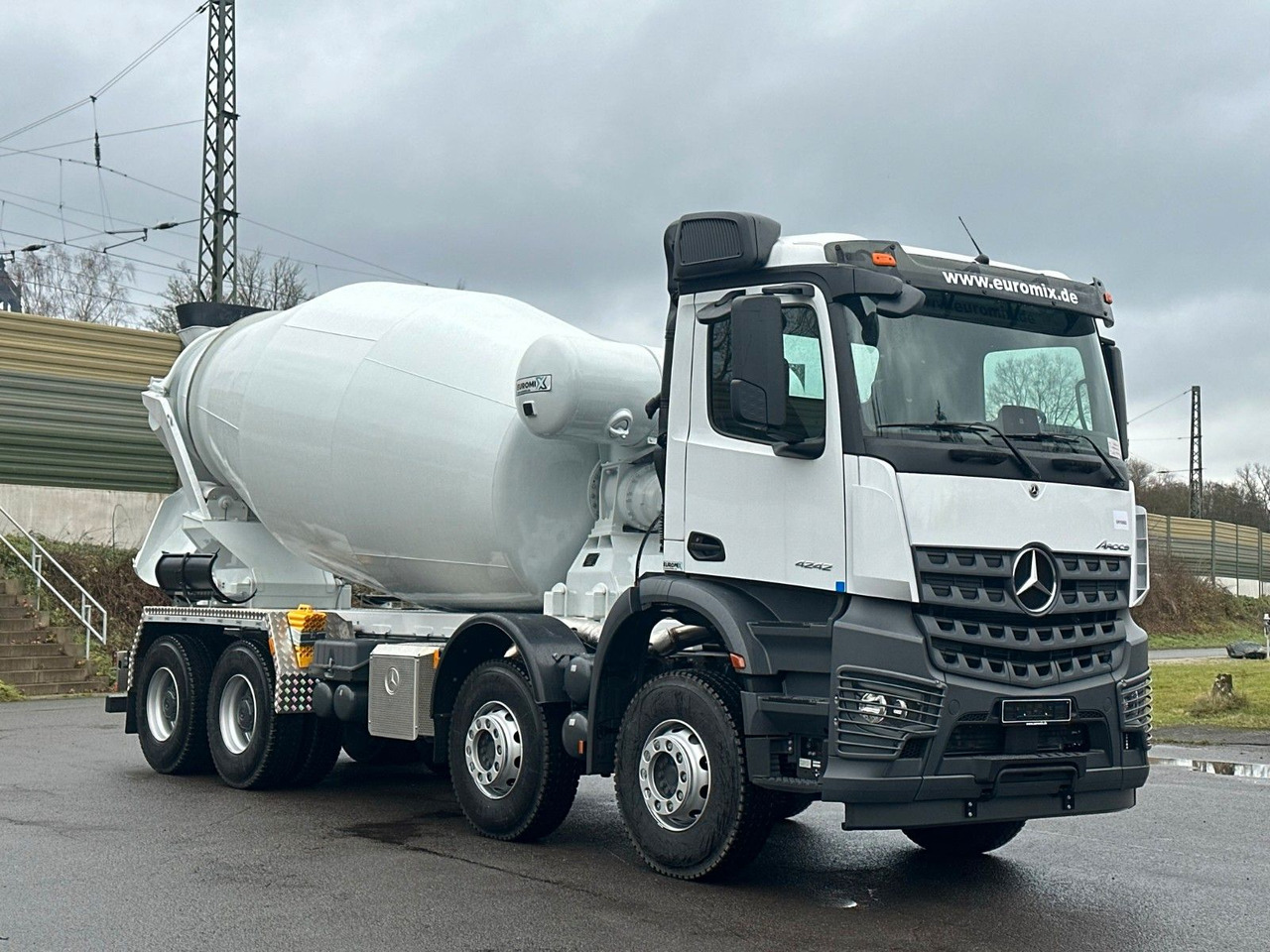 Mercedes-Benz AROCS 5 4242 8x4 Euro5 EuromixMTP EM 12m R - Autobetoonisegisti: pilt 1 Mercedes-Benz AROCS 5 4242 8x4 Euro5 EuromixMTP EM 12m R - Autobetoonisegisti: pilt 1