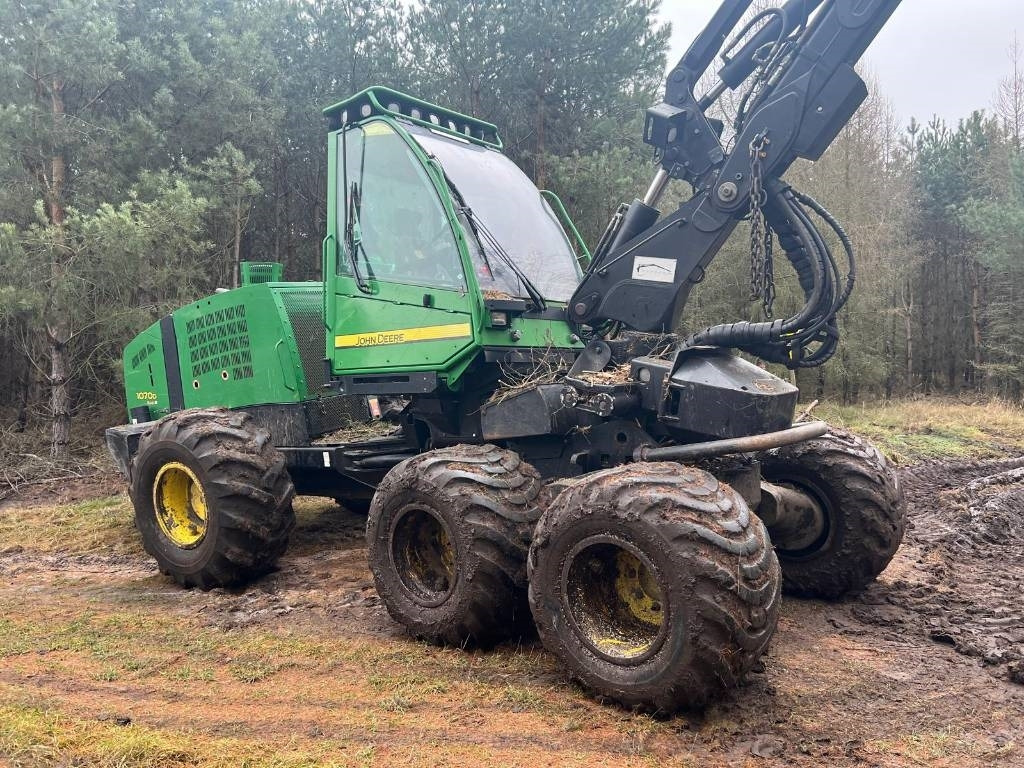 John Deere 1070 D - Metsakoristaja: pilt 2 John Deere 1070 D - Metsakoristaja: pilt 2