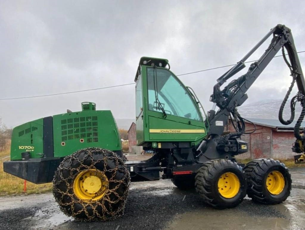 John Deere 1070 D - Metsakoristaja: pilt 1 John Deere 1070 D - Metsakoristaja: pilt 1