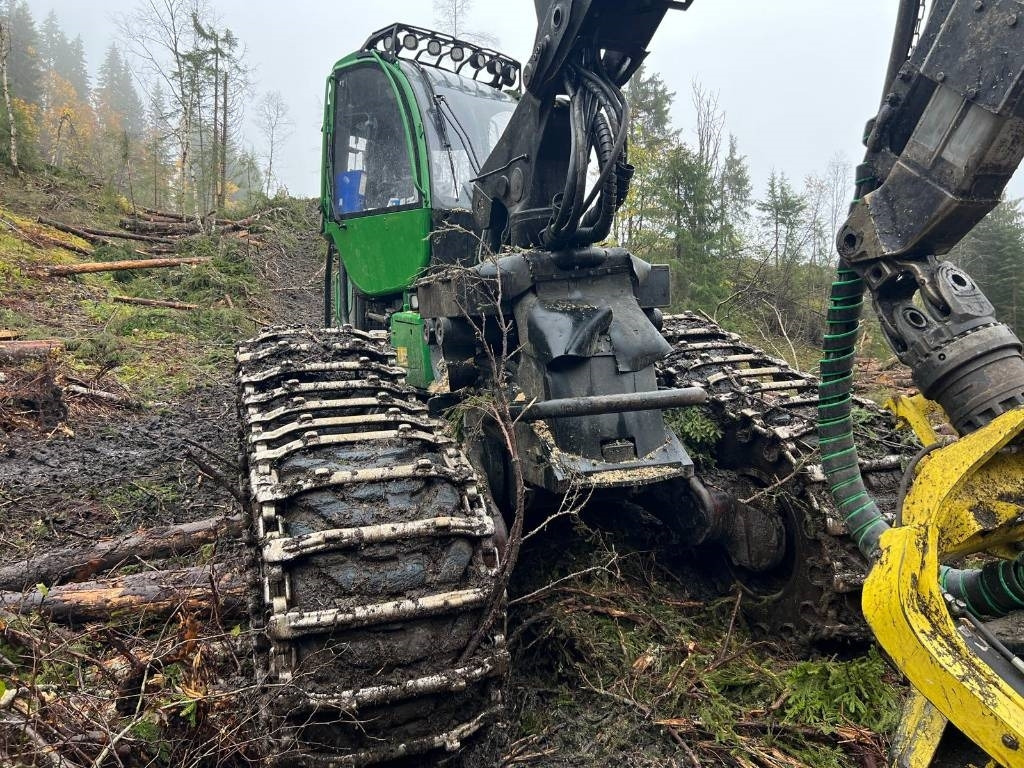Metsakoristaja John Deere 1270 E: pilt 13