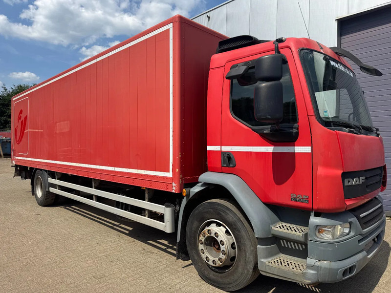 DAF LF 55.220 **EURO 4-MANUAL GEARBOX** - Kasti veoauto: pilt 3 DAF LF 55.220 **EURO 4-MANUAL GEARBOX** - Kasti veoauto: pilt 3