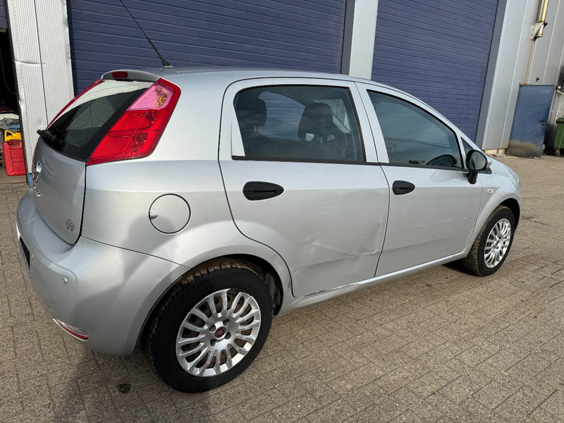 Fiat Punto **EURO 6B-AIRCO-5DOOR** - Sedaan: pilt 4 Fiat Punto **EURO 6B-AIRCO-5DOOR** - Sedaan: pilt 4