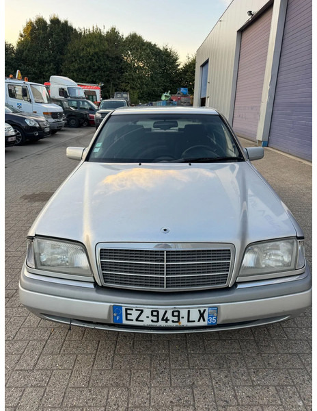 Mercedes-Benz C-Klasse **C180-PETROL-AC** - Sedaan: pilt 2 Mercedes-Benz C-Klasse **C180-PETROL-AC** - Sedaan: pilt 2