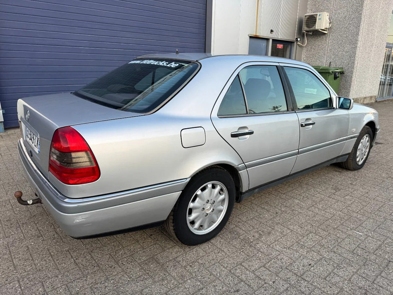 Mercedes-Benz C-Klasse **C180-PETROL-AC** - Sedaan: pilt 4 Mercedes-Benz C-Klasse **C180-PETROL-AC** - Sedaan: pilt 4