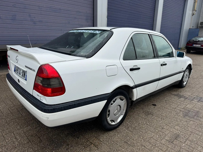 Mercedes-Benz C-Klasse **C250DIESEL** - Sedaan: pilt 4 Mercedes-Benz C-Klasse **C250DIESEL** - Sedaan: pilt 4