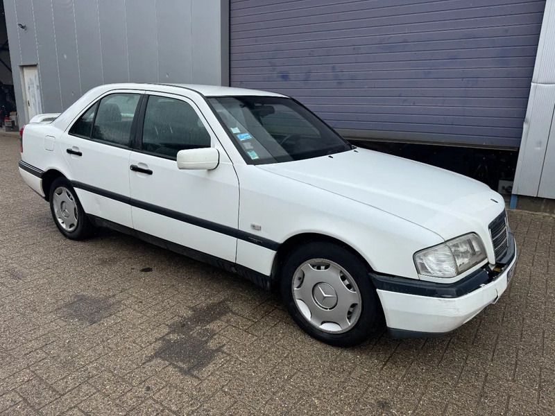 Mercedes-Benz C-Klasse **C250DIESEL** - Sedaan: pilt 3 Mercedes-Benz C-Klasse **C250DIESEL** - Sedaan: pilt 3