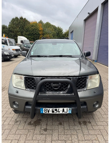 Nissan Pathfinder **AIRCO-EURO 3-7 SEATS** - Auto: pilt 2 Nissan Pathfinder **AIRCO-EURO 3-7 SEATS** - Auto: pilt 2