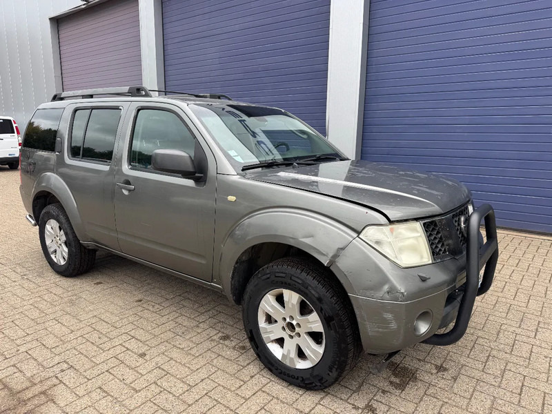 Nissan Pathfinder **AIRCO-EURO 3-7 SEATS** - Auto: pilt 1 Nissan Pathfinder **AIRCO-EURO 3-7 SEATS** - Auto: pilt 1