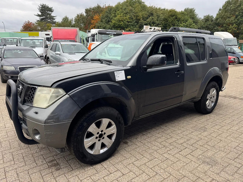 Nissan Pathfinder **AIRCO-EURO 3-7 SEATS** - Auto: pilt 3 Nissan Pathfinder **AIRCO-EURO 3-7 SEATS** - Auto: pilt 3