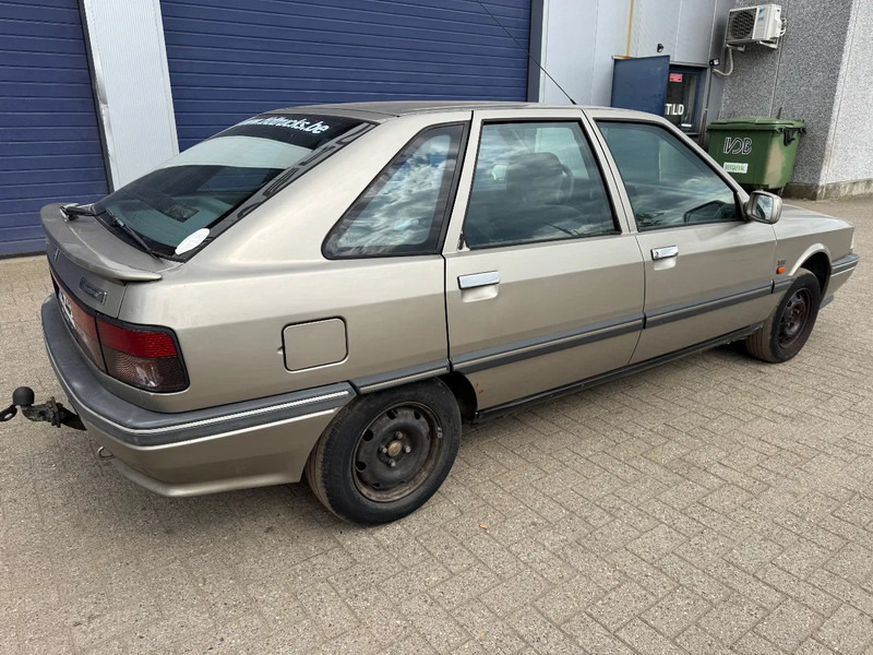 Renault 21 **PETROL-ESSENCE** - Sedaan: pilt 4 Renault 21 **PETROL-ESSENCE** - Sedaan: pilt 4