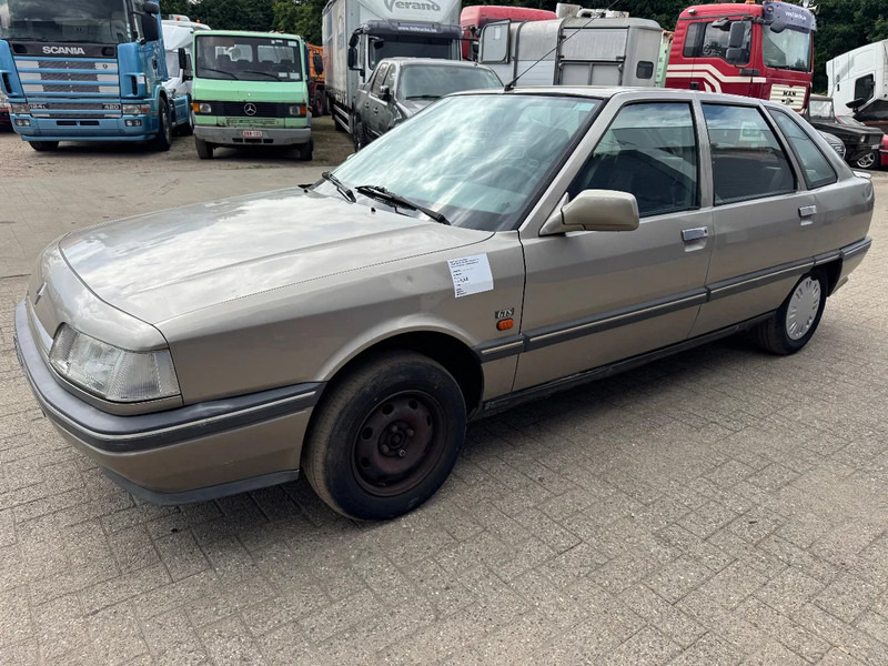 Renault 21 **PETROL-ESSENCE** - Sedaan: pilt 1 Renault 21 **PETROL-ESSENCE** - Sedaan: pilt 1