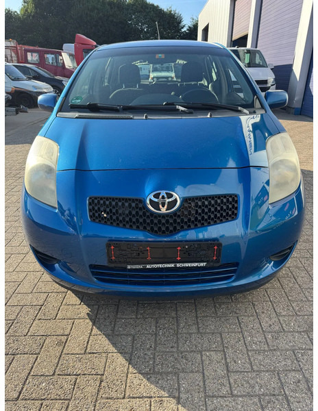 Toyota Yaris **PETROL-ESSENCE-AC** - Luukpära: pilt 2 Toyota Yaris **PETROL-ESSENCE-AC** - Luukpära: pilt 2