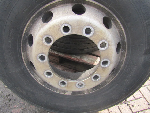 315/70/22.5 ‘ALCOA'(4) MICHELIN STEER PATTERN – 4 PIECE SET - Rehv - Veoauto: pilt 2 315/70/22.5 ‘ALCOA'(4) MICHELIN STEER PATTERN – 4 PIECE SET - Rehv - Veoauto: pilt 2