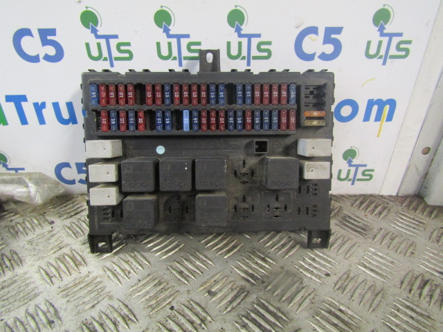 DAF CF 85 FUSEBOARD P/NO 1452112 - Elektrisüsteem - Veoauto: pilt 1 DAF CF 85 FUSEBOARD P/NO 1452112 - Elektrisüsteem - Veoauto: pilt 1