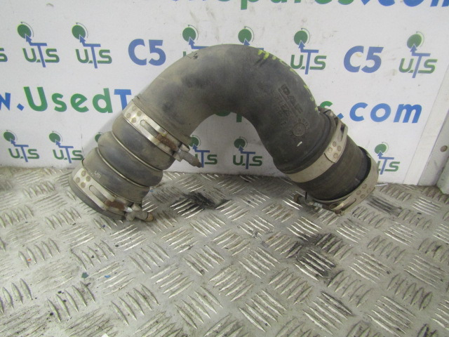 DAF LF 220 EURO 6 INTERCOOLER PIPE P/NO APUE 254 - Mootor ja varuosad - Veoauto: pilt 1 DAF LF 220 EURO 6 INTERCOOLER PIPE P/NO APUE 254 - Mootor ja varuosad - Veoauto: pilt 1