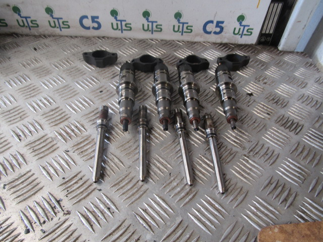 DAF LF 45 EURO 5 INJECTORS (4) COMPLETE WITH PENCILS AND CLAMPS - Kütusesüsteem - Veoauto: pilt 1 DAF LF 45 EURO 5 INJECTORS (4) COMPLETE WITH PENCILS AND CLAMPS - Kütusesüsteem - Veoauto: pilt 1