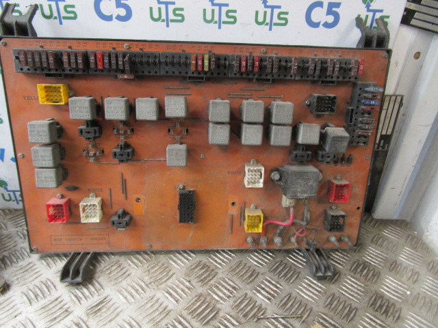 DAF XF 95 FUSEBOARD P/NO 0093319/9093319 - Elektrisüsteem - Veoauto: pilt 1 DAF XF 95 FUSEBOARD P/NO 0093319/9093319 - Elektrisüsteem - Veoauto: pilt 1