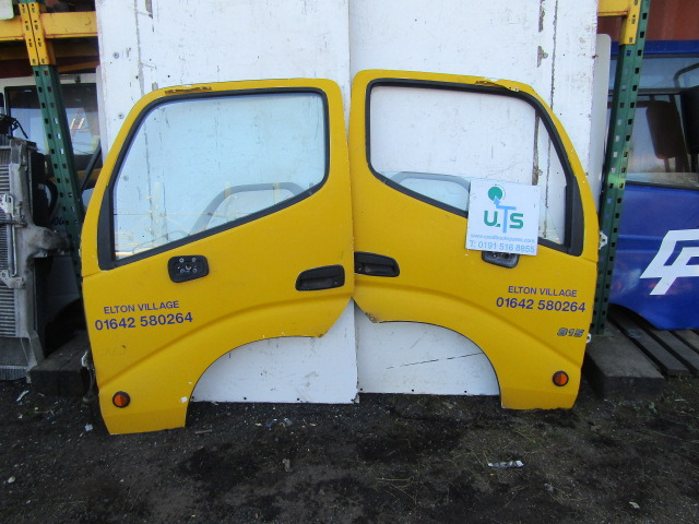 HINO 300 SERIES COMPLETE DOORS - Kabiin ja interjöör - Veoauto: pilt 1 HINO 300 SERIES COMPLETE DOORS - Kabiin ja interjöör - Veoauto: pilt 1