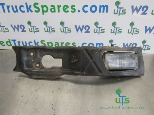 ISUZU N75 190 BUMPER / FOG LIGHT BRACKET – DRIVERS SIDE - Kabiin ja interjöör - Veoauto: pilt 1 ISUZU N75 190 BUMPER / FOG LIGHT BRACKET – DRIVERS SIDE - Kabiin ja interjöör - Veoauto: pilt 1