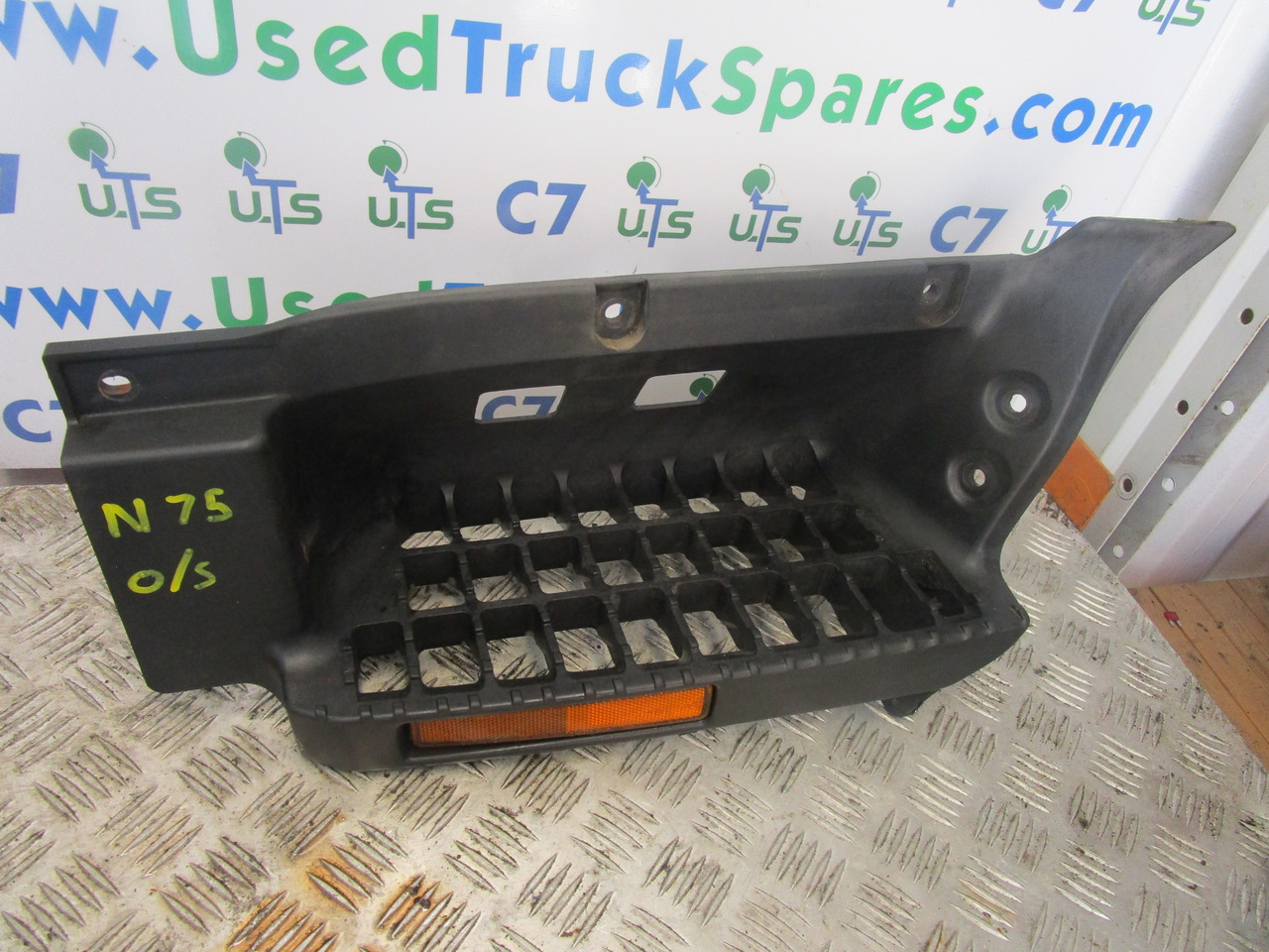 ISUZU N75 4HK1 FOOT STEP PASS/SIDE - Kabiin ja interjöör - Veoauto: pilt 1 ISUZU N75 4HK1 FOOT STEP PASS/SIDE - Kabiin ja interjöör - Veoauto: pilt 1