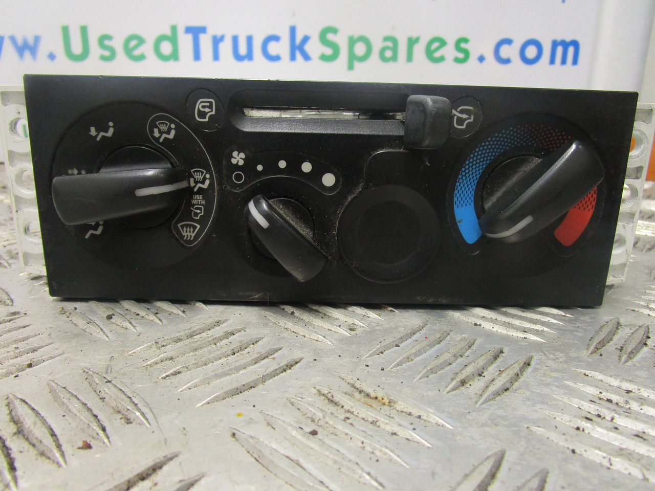 ISUZU N75 4HK1 HEATER CONTROL UNIT - Kabiin ja interjöör - Veoauto: pilt 1 ISUZU N75 4HK1 HEATER CONTROL UNIT - Kabiin ja interjöör - Veoauto: pilt 1