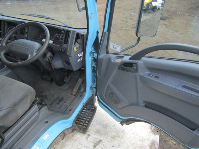 ISUZU N75 CAB (2012) - Kabiin - Veoauto: pilt 3 ISUZU N75 CAB (2012) - Kabiin - Veoauto: pilt 3