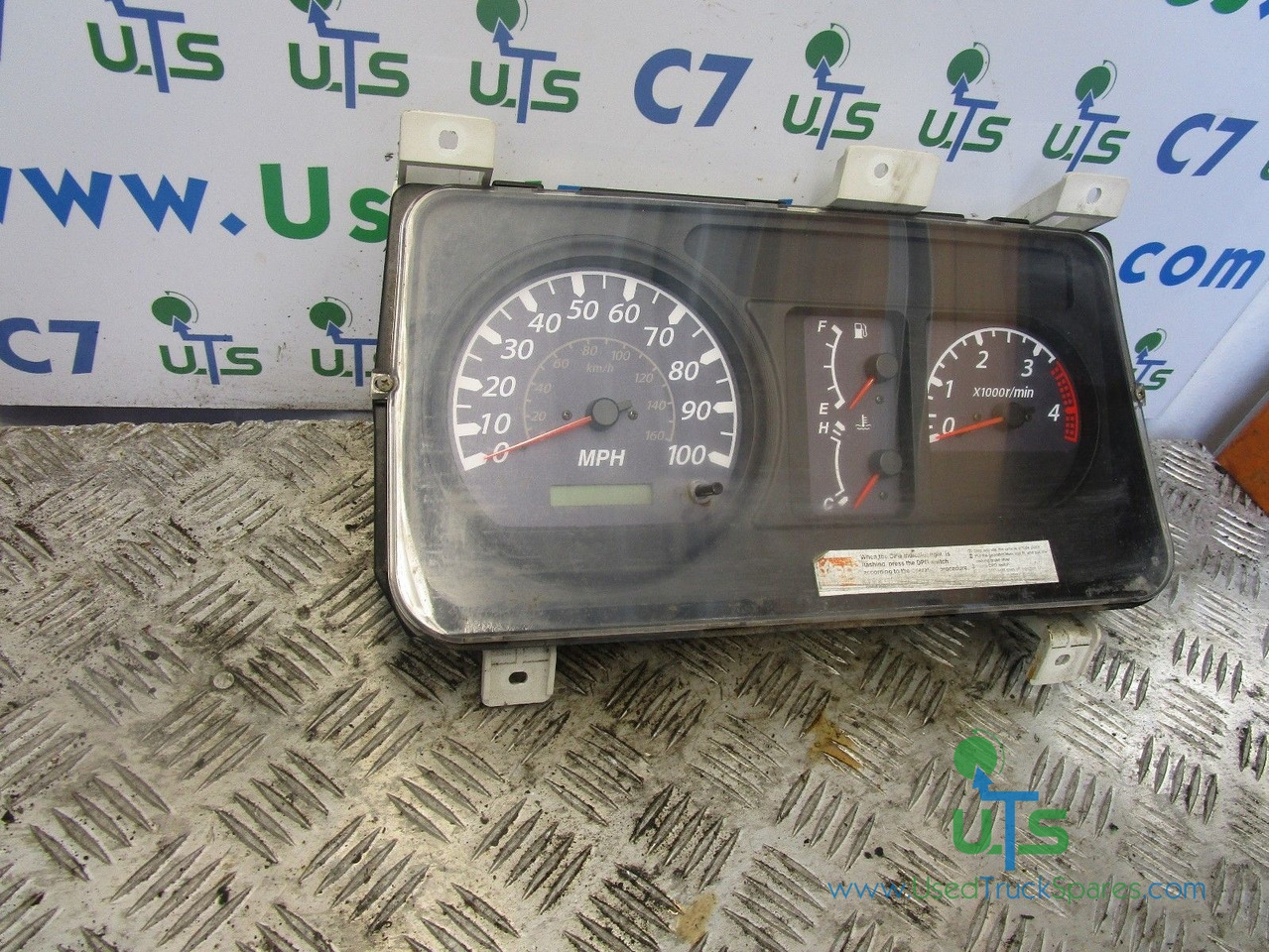 ISUZU NKR 3.5T CLOCK CLUSTER P/NO CN4049 - Elektrisüsteem - Veoauto: pilt 1 ISUZU NKR 3.5T CLOCK CLUSTER P/NO CN4049 - Elektrisüsteem - Veoauto: pilt 1