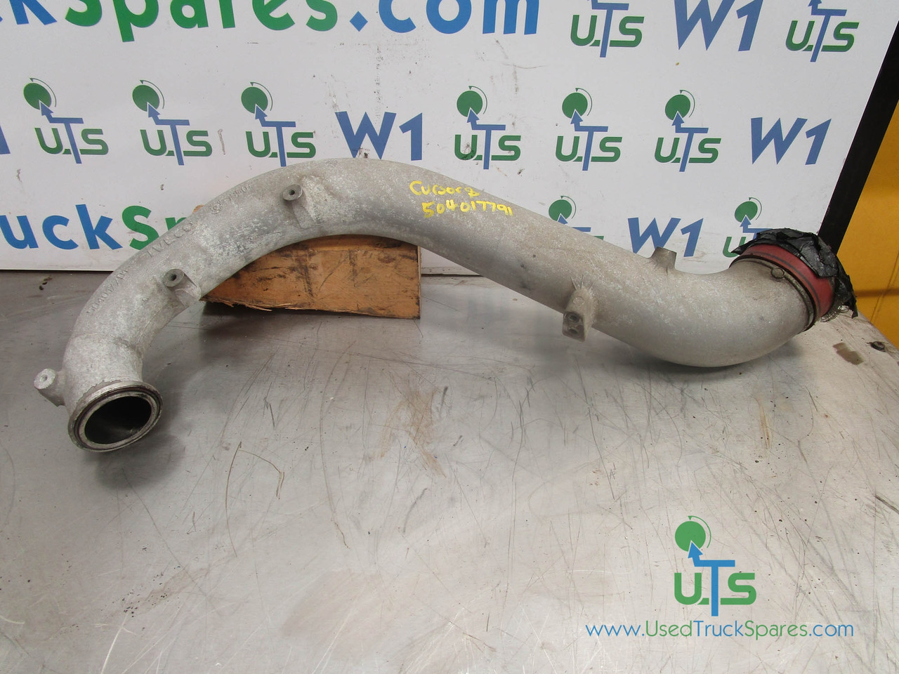IVECO CURSOR 8 INTERCOOLER PIPE P/NO 504017791 - Mootor ja varuosad - Veoauto: pilt 1 IVECO CURSOR 8 INTERCOOLER PIPE P/NO 504017791 - Mootor ja varuosad - Veoauto: pilt 1