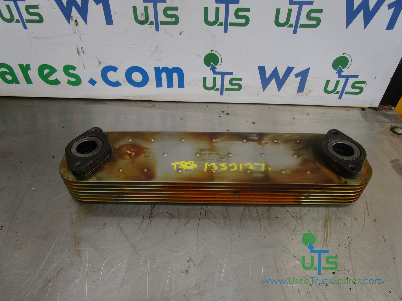 IVECO CURSOR 8 OIL COOLER P/NO 1353127 - Mootor ja varuosad - Veoauto: pilt 1 IVECO CURSOR 8 OIL COOLER P/NO 1353127 - Mootor ja varuosad - Veoauto: pilt 1