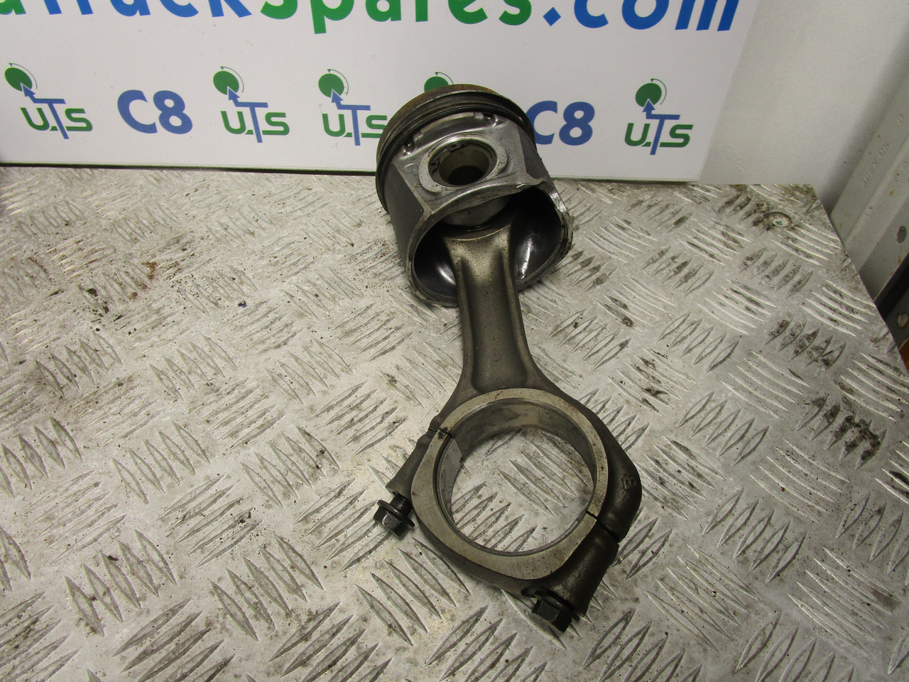 IVECO DAILY 3.0 CONROD & PISTON - Mootor ja varuosad - Veoauto: pilt 1 IVECO DAILY 3.0 CONROD & PISTON - Mootor ja varuosad - Veoauto: pilt 1