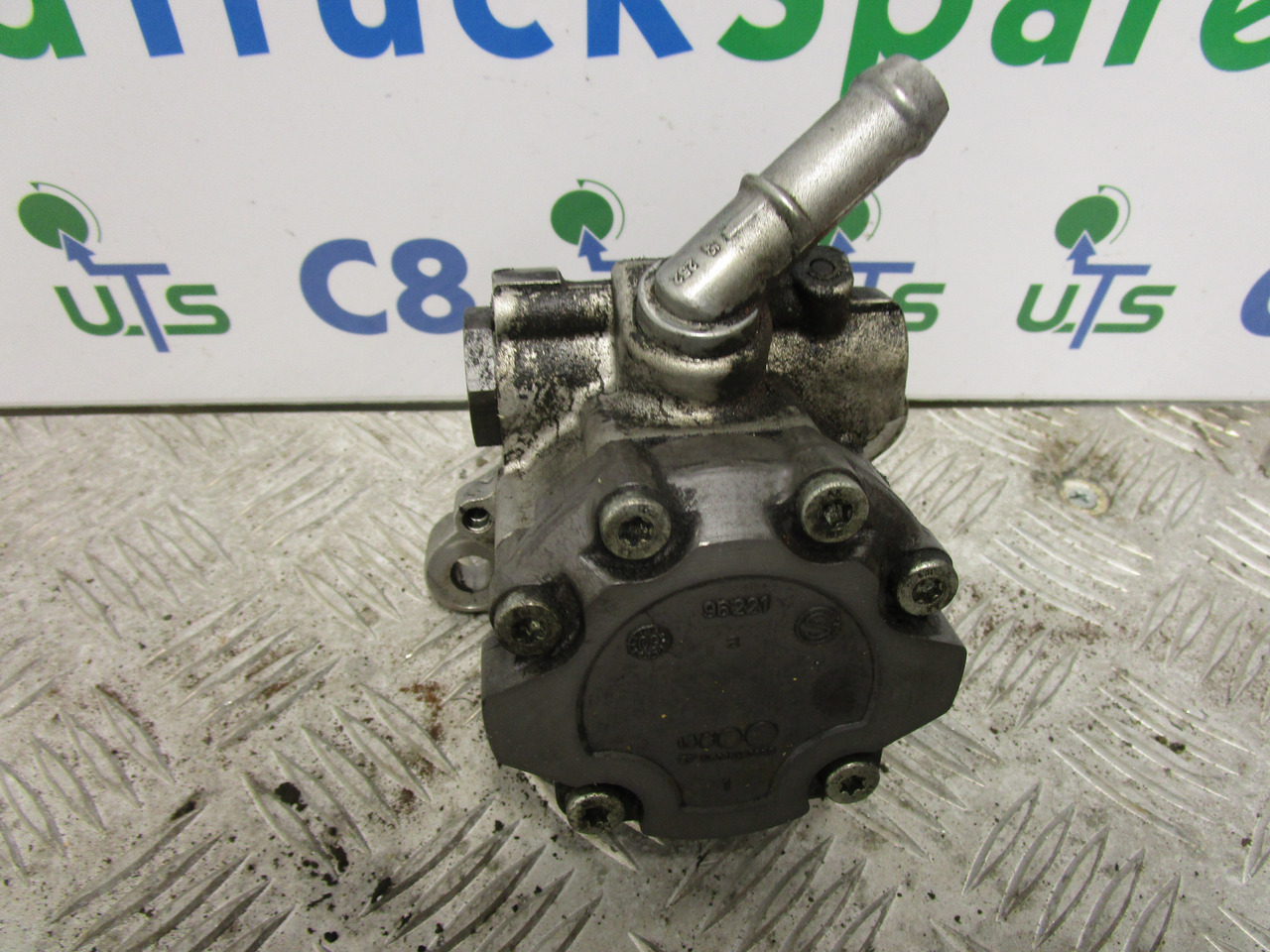IVECO DAILY 3.0 POWER STEERING PUMP & DRIVE P/NO 7693955604 - Juhtimine - Veoauto: pilt 1 IVECO DAILY 3.0 POWER STEERING PUMP & DRIVE P/NO 7693955604 - Juhtimine - Veoauto: pilt 1