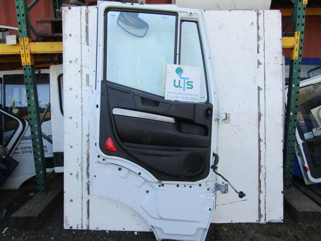 IVECO STRALIS NEARSIDE PASSENGER DOOR COMPLETE - Kabiin ja interjöör - Veoauto: pilt 2 IVECO STRALIS NEARSIDE PASSENGER DOOR COMPLETE - Kabiin ja interjöör - Veoauto: pilt 2