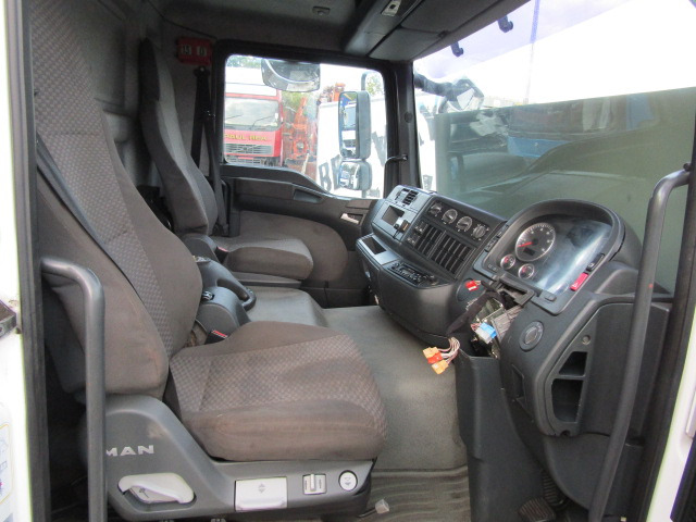 MAN TGM DAY CAB EX 2009 - Kabiin - Veoauto: pilt 4 MAN TGM DAY CAB EX 2009 - Kabiin - Veoauto: pilt 4