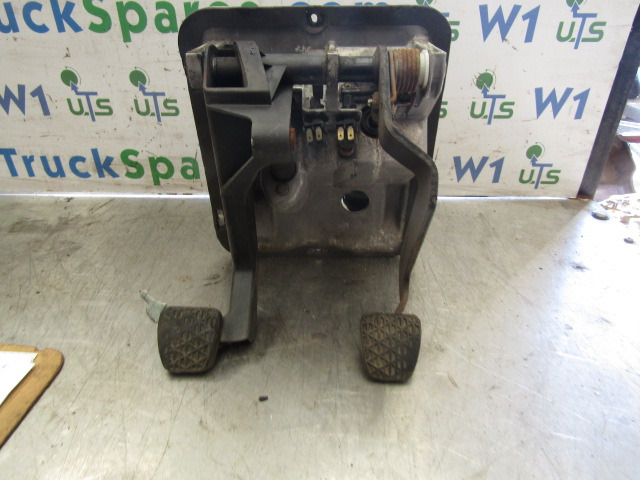 MERCEDES ATEGO 815 CLUTCH / BRAKE PEDAL CLUSTER - Piduriosad - Veoauto: pilt 2 MERCEDES ATEGO 815 CLUTCH / BRAKE PEDAL CLUSTER - Piduriosad - Veoauto: pilt 2