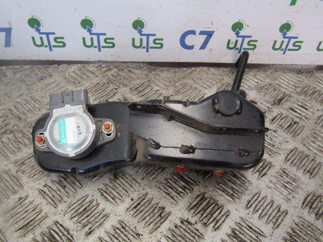 MITSUBISHI 3C11 / 3C13 THROTTLE PEDAL CONTROL UNIT P/NO MK386457 - Kabiin ja interjöör - Veoauto: pilt 2 MITSUBISHI 3C11 / 3C13 THROTTLE PEDAL CONTROL UNIT P/NO MK386457 - Kabiin ja interjöör - Veoauto: pilt 2