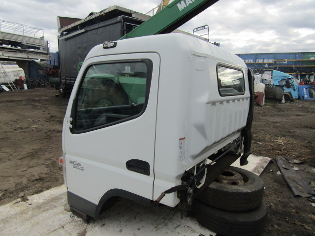 MITSUBISHI FUSO 35C13 EURO 5 CAB 2012 - Kabiin - Veoauto: pilt 4 MITSUBISHI FUSO 35C13 EURO 5 CAB 2012 - Kabiin - Veoauto: pilt 4