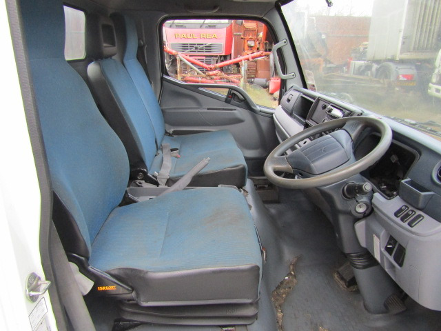 MITSUBISHI FUSO 7C 15/18 CAB (2014) - Kabiin - Veoauto: pilt 4 MITSUBISHI FUSO 7C 15/18 CAB (2014) - Kabiin - Veoauto: pilt 4