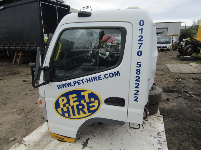 MITSUBISHI FUSO 7C15/18 CAB 2012 - Kabiin - Veoauto: pilt 4 MITSUBISHI FUSO 7C15/18 CAB 2012 - Kabiin - Veoauto: pilt 4