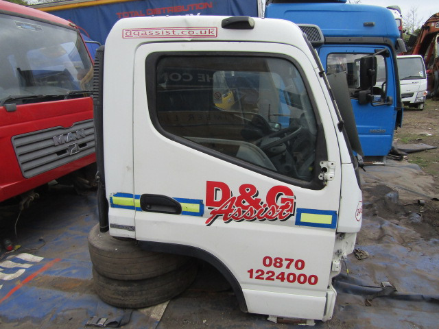 MITSUBISHI FUSO 7C15/18 CAB 2013 - Kabiin - Veoauto: pilt 3 MITSUBISHI FUSO 7C15/18 CAB 2013 - Kabiin - Veoauto: pilt 3