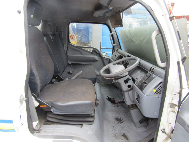 MITSUBISHI FUSO 7C15/18 CAB 2013 - Kabiin - Veoauto: pilt 5 MITSUBISHI FUSO 7C15/18 CAB 2013 - Kabiin - Veoauto: pilt 5