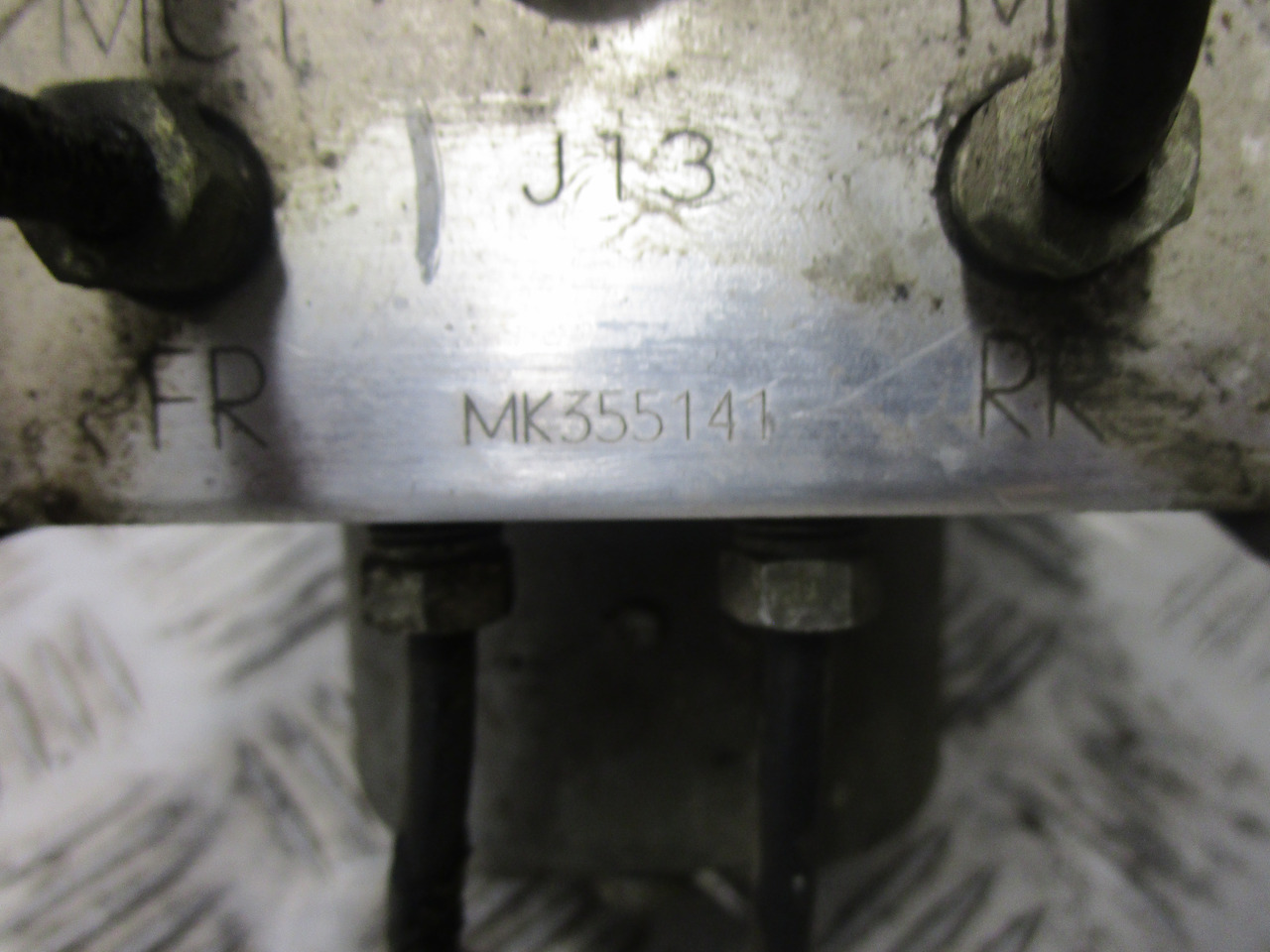 MITSUBISHI FUSO / CANTER ABS PUMP P/NO MK355141 - Piduriosad - Veoauto: pilt 2 MITSUBISHI FUSO / CANTER ABS PUMP P/NO MK355141 - Piduriosad - Veoauto: pilt 2